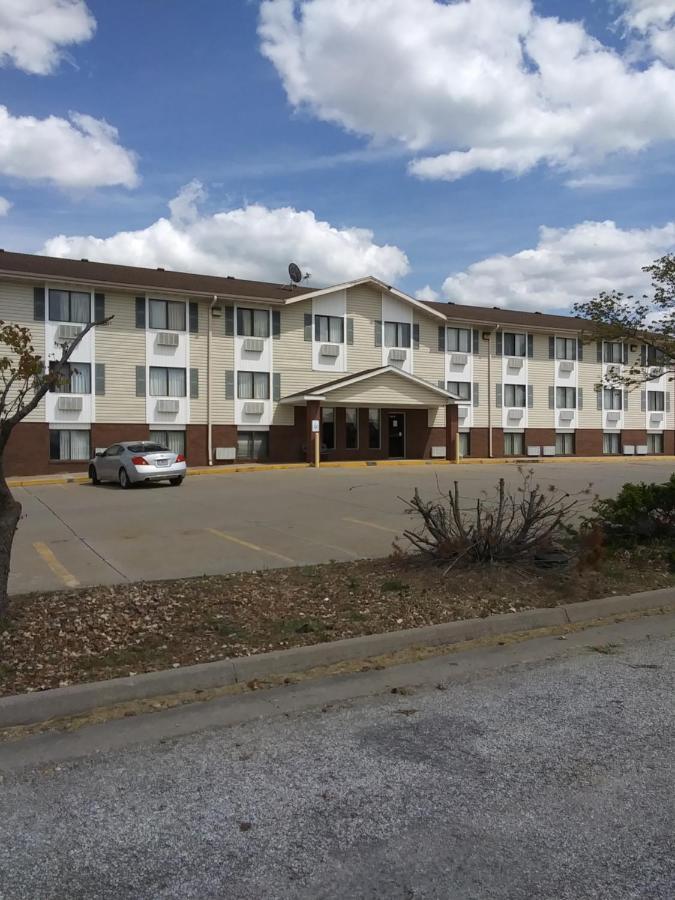 Amerihost Inn & Suites Kingdom City Exterior foto