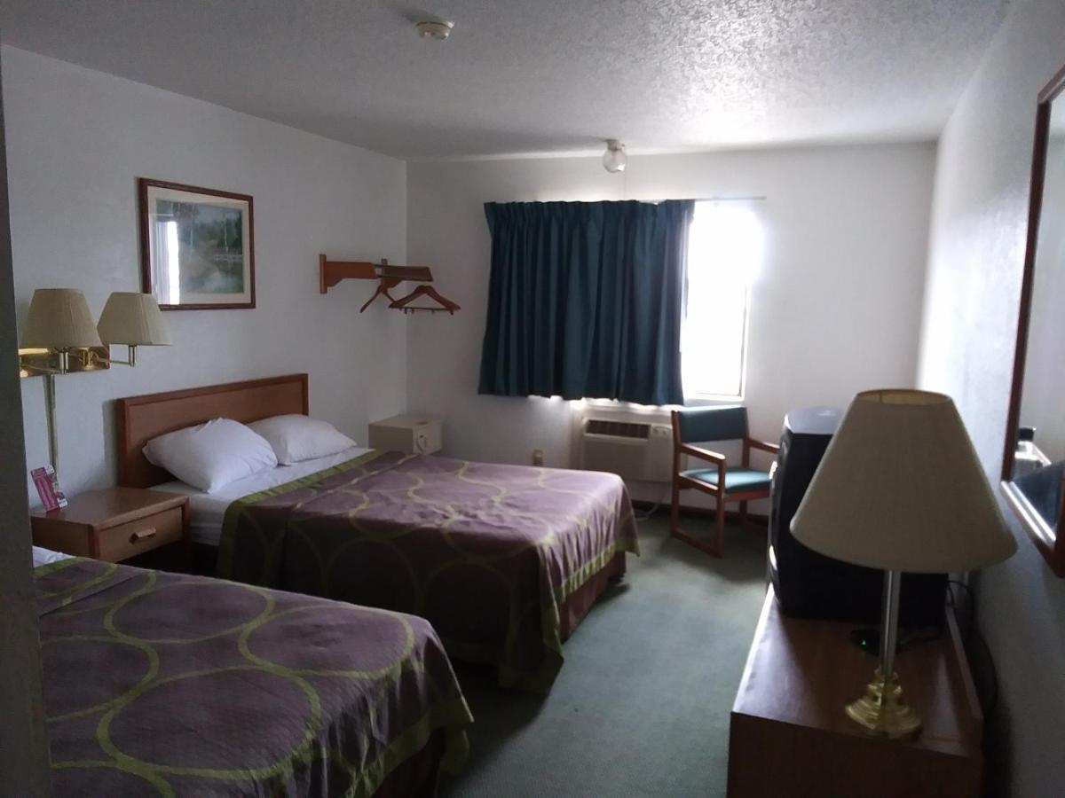 Amerihost Inn & Suites Kingdom City Exterior foto