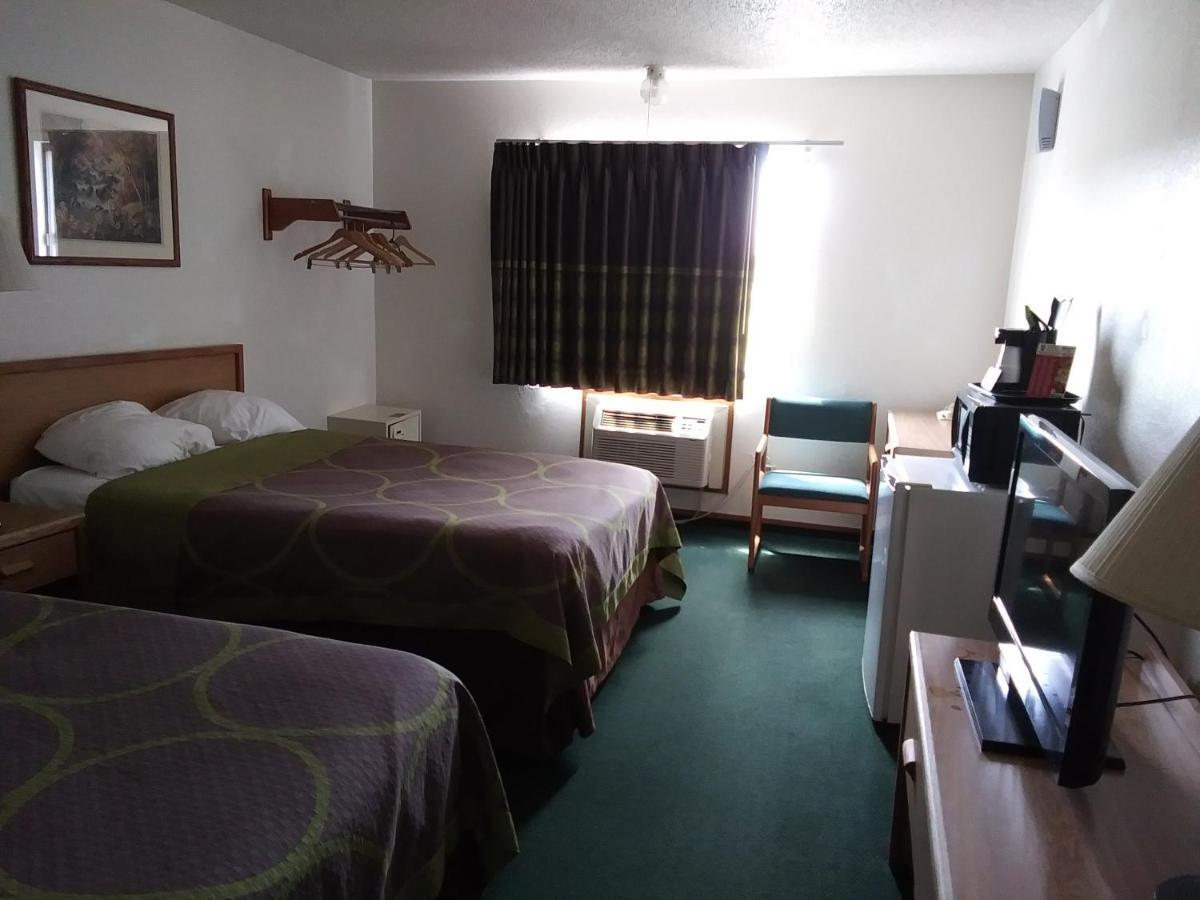 Amerihost Inn & Suites Kingdom City Exterior foto